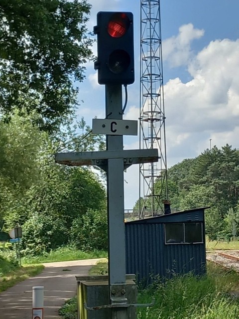 Rood.jpg (238.83 KiB) 8616 keer bekeken Niet meer bediend maar nog brandend