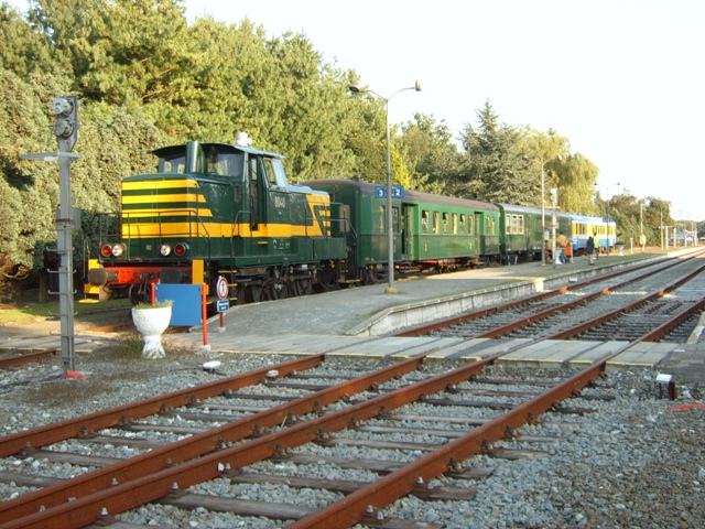 Net op tijd binnen te Eeklo NMBS, want een minuut na de aankomst vertrok de L-trein uit Wondelgem richting Eeklo, die zijn eerste sein pas in Eeklo weer tegenkomt.