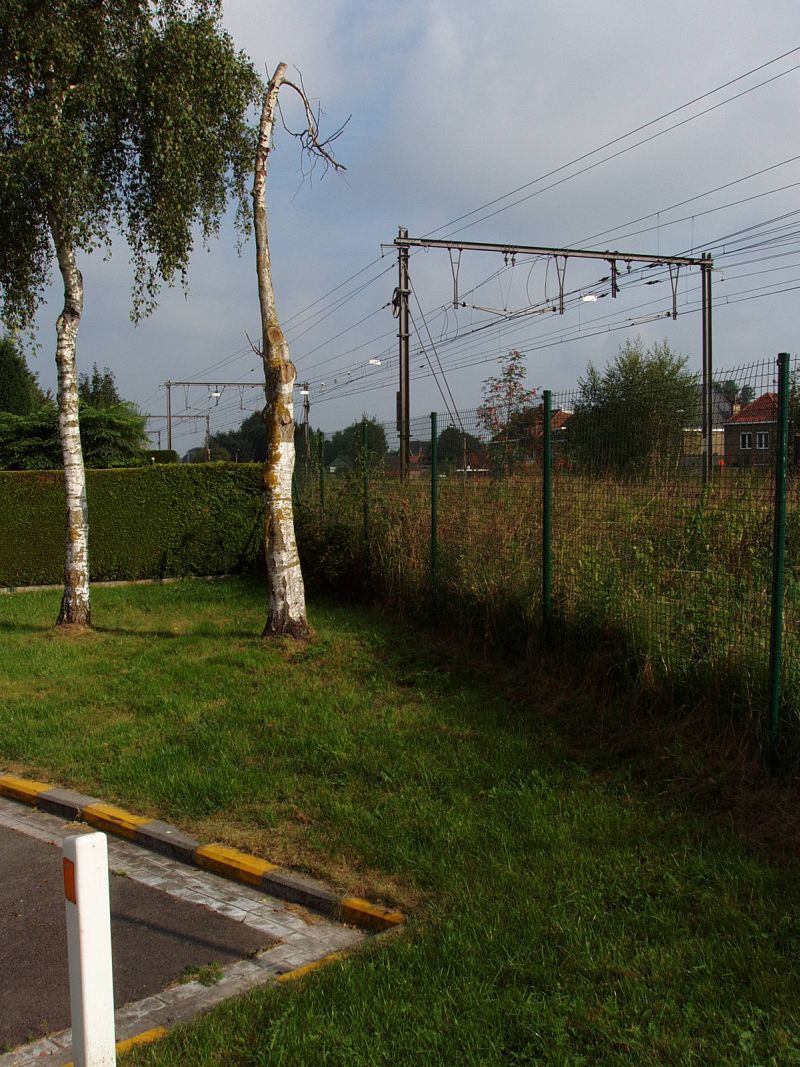 Dit is de aftakking gezien richting Torhout station. De spoorlijn is lijn 66.